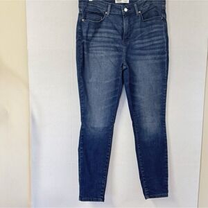 Levi Signature Skinny Jeans  Dark Wash 25"x29" Stretch‎